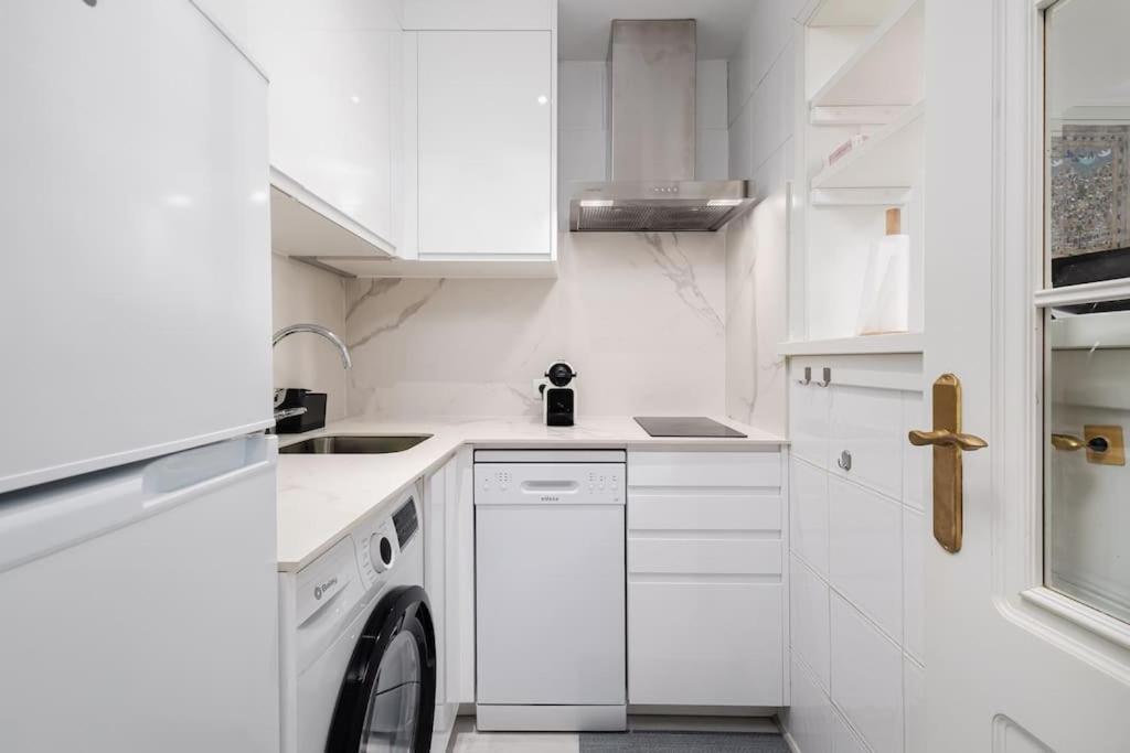 Appartement With Private Parking & Walk To Rdr404 *