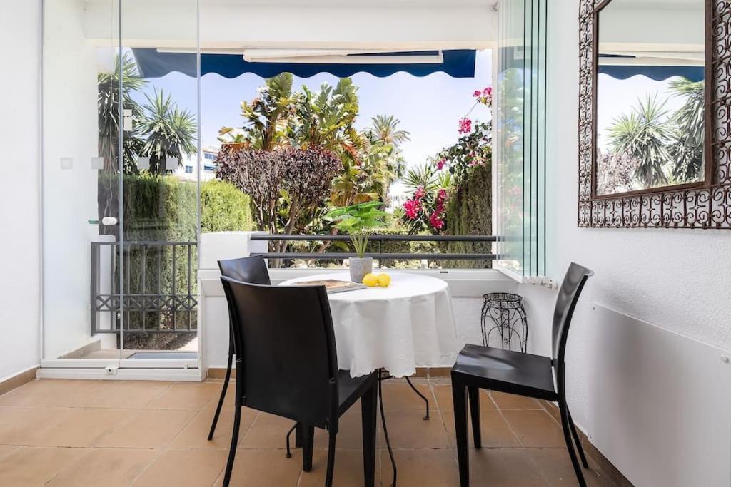 Apartment With Private Parking & Walk To Rdr404 *